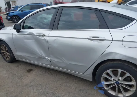 2019 Ford Fusion Se z USA, uszkodzony, nr VIN 3FA6P0HD9KR194405